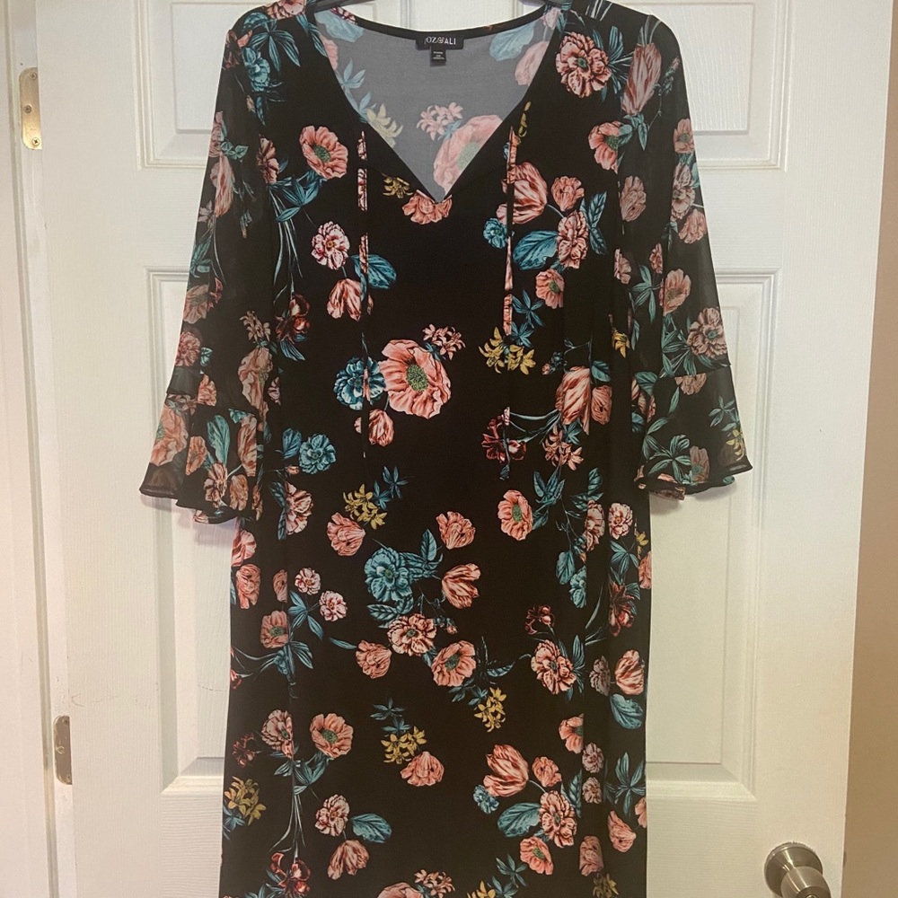 Roz & Ali Flowered Dress